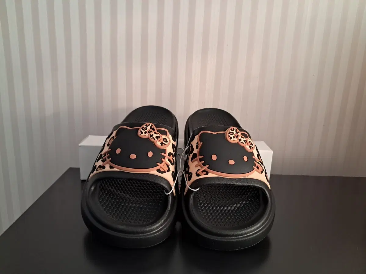 Sanrio 230 Hello Kitty Leopard Mule Slippers Black New Product