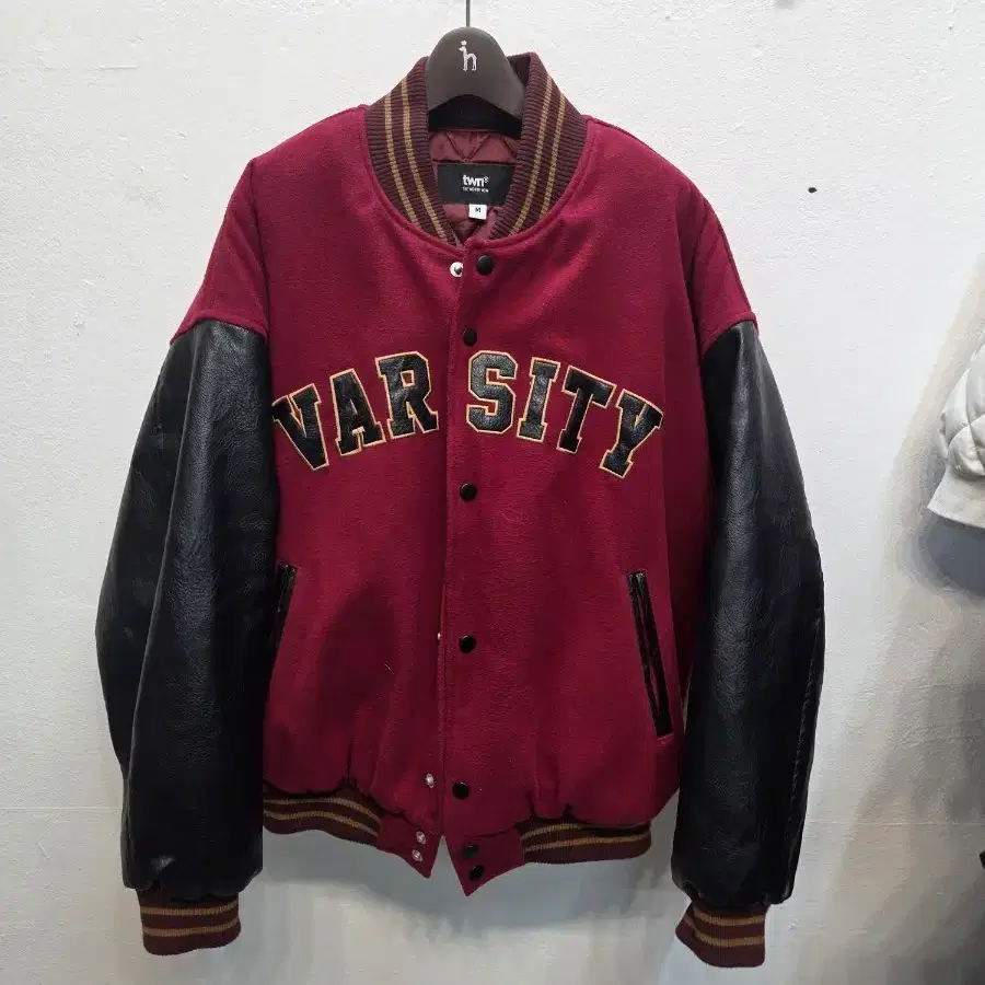 트웬 Varsity 스타디움 자켓 버건디