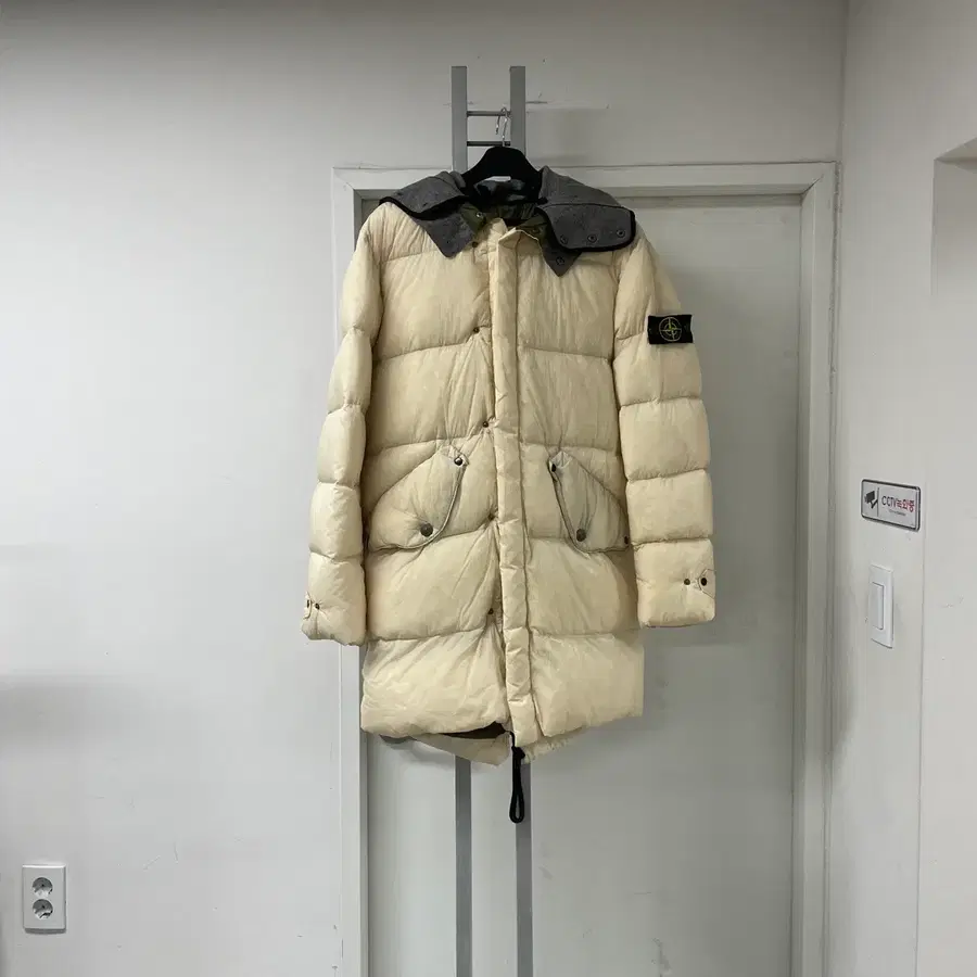 스톤아일랜드 와펜 롱패딩 베이지 6