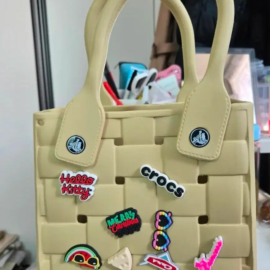 크록스 토트백 지비츠 장식
