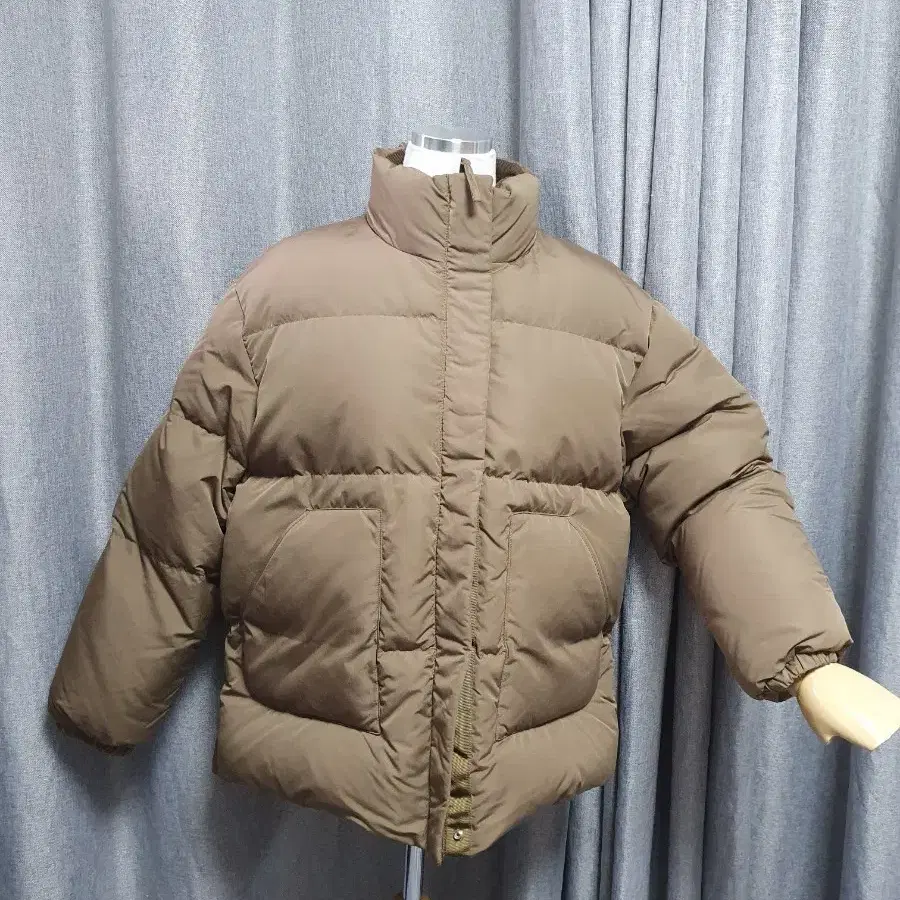 M구스 카키 팡팡 패딩