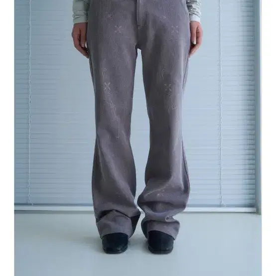 Suhsuh 서서 FLOWER PRINTED PIGMENT PANTS (BROWN)