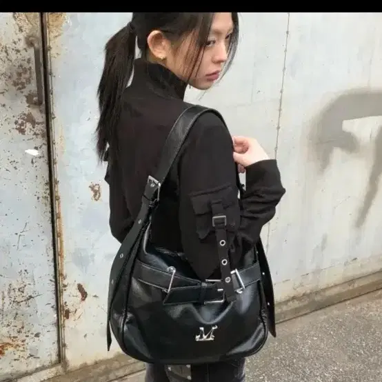 에이블리 무센트 벨티드 레더 숄더백 레더가방