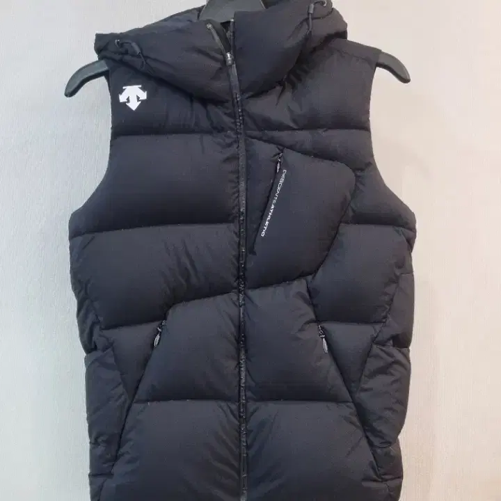 여00000427 데상트 착한악동 코딱지 덕 다운 패딩 후드 조끼