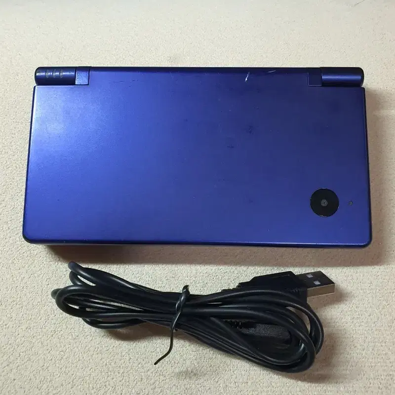 닌텐도 DSi 메탈릭블루(우고메고 내장) + USB 충전 케이블