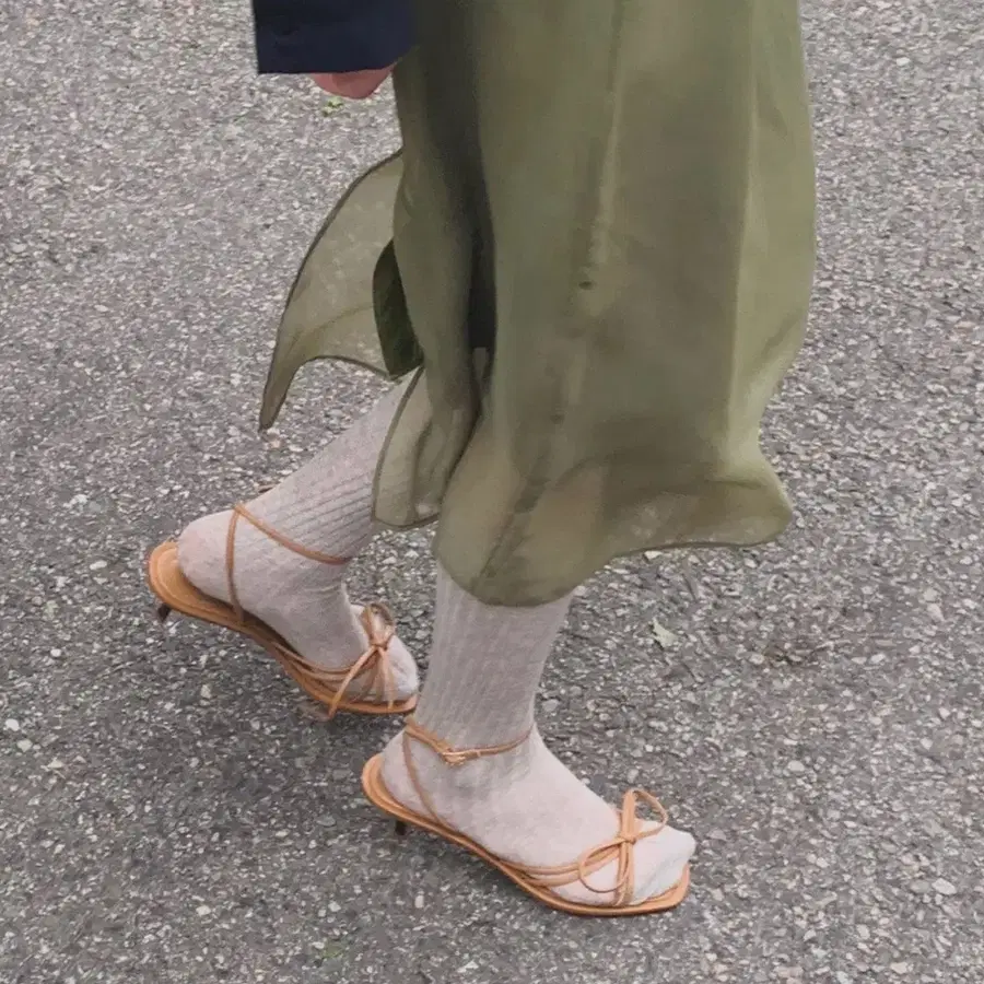 뮈르뮈르 에즈온 시어 레이어드 스커트 올리브 S