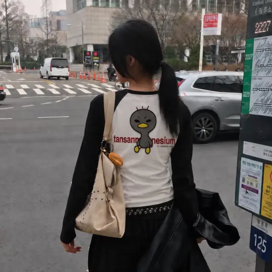 새상품) 탄산마그네슘 안녕자두야 앉은 꼬꼬 롱슬리브 (화이트/블랙)