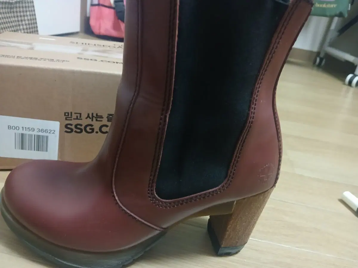 Dr. Martens Chelsea Boots Burgundy
