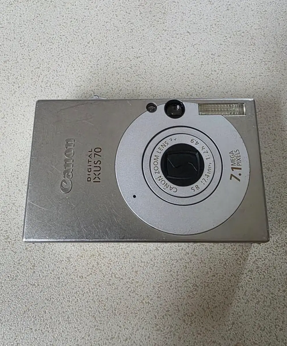 Canon Digital Camera IXY10 IXUS70 (Portrait Photo Examples O)
