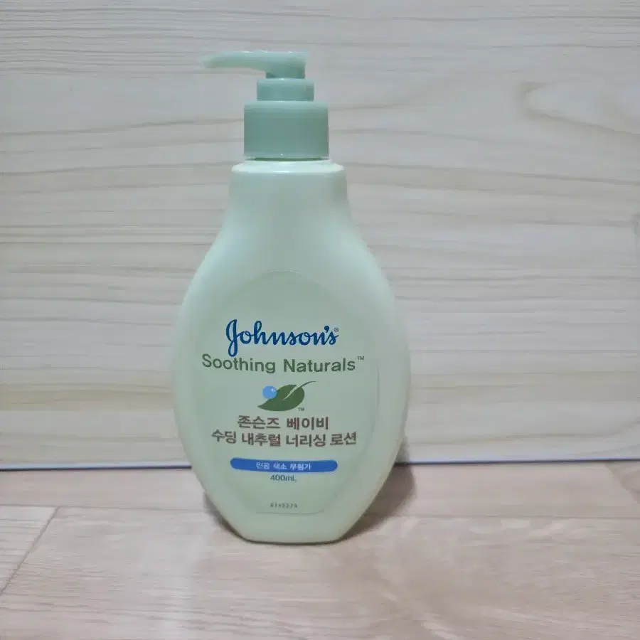 존슨즈 베이비 수딩 내추럴 너리싱 로션 400ml