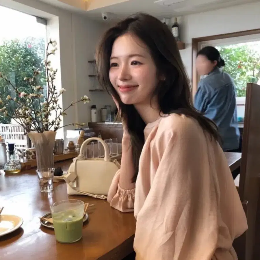 시에 아일리 셔링 블라우스 샐먼핑크