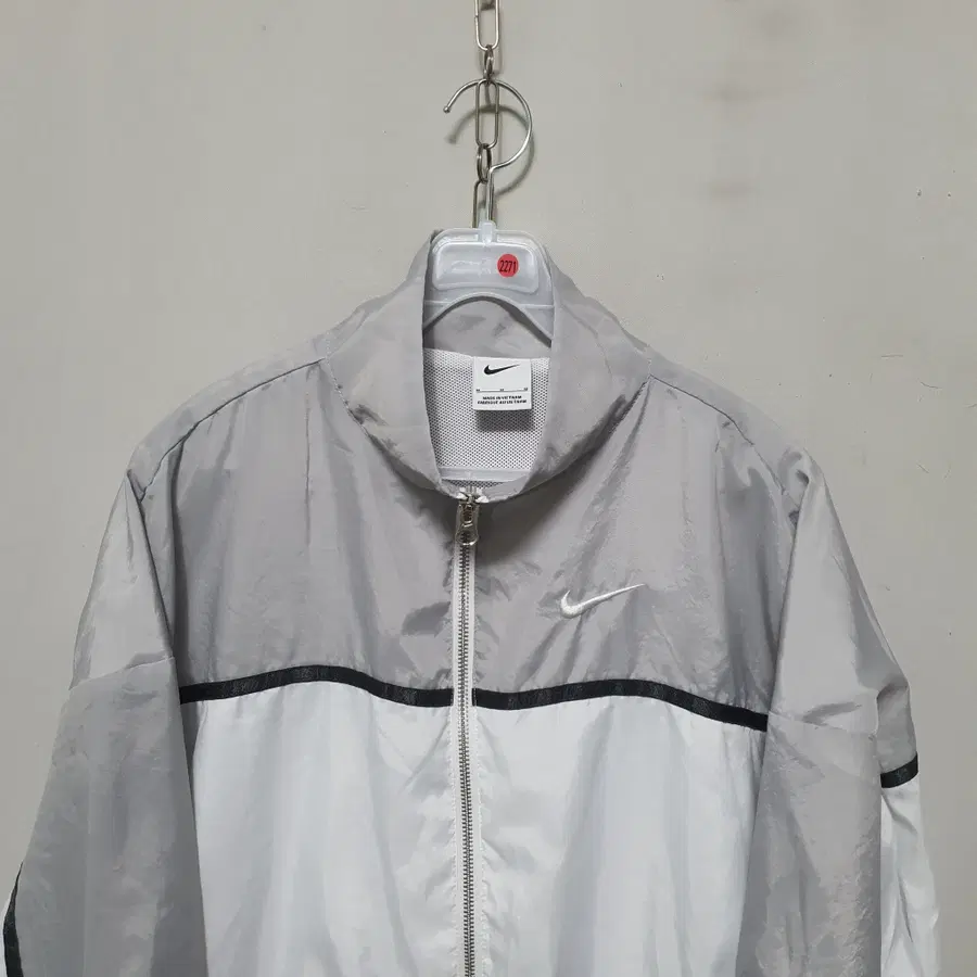 2271) 나이키 여성 바시티 우븐 바람막이 M 25년식