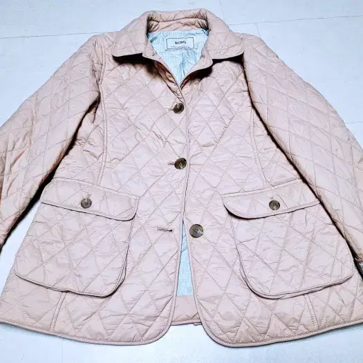 BCBG 인디핑크 퀼팅누빔 경량패딩자켓 폴1381