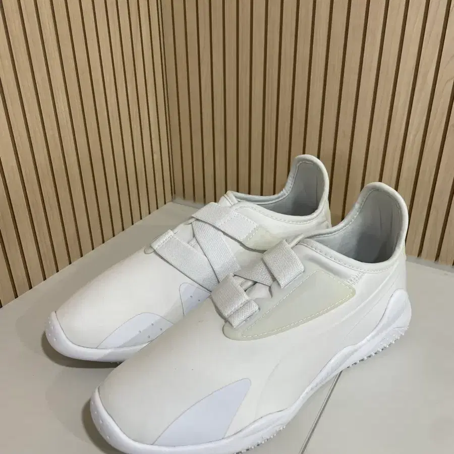 푸마 모스트로 화이트