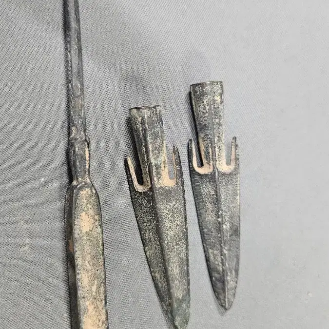 청동 화살촉 3점 장식품