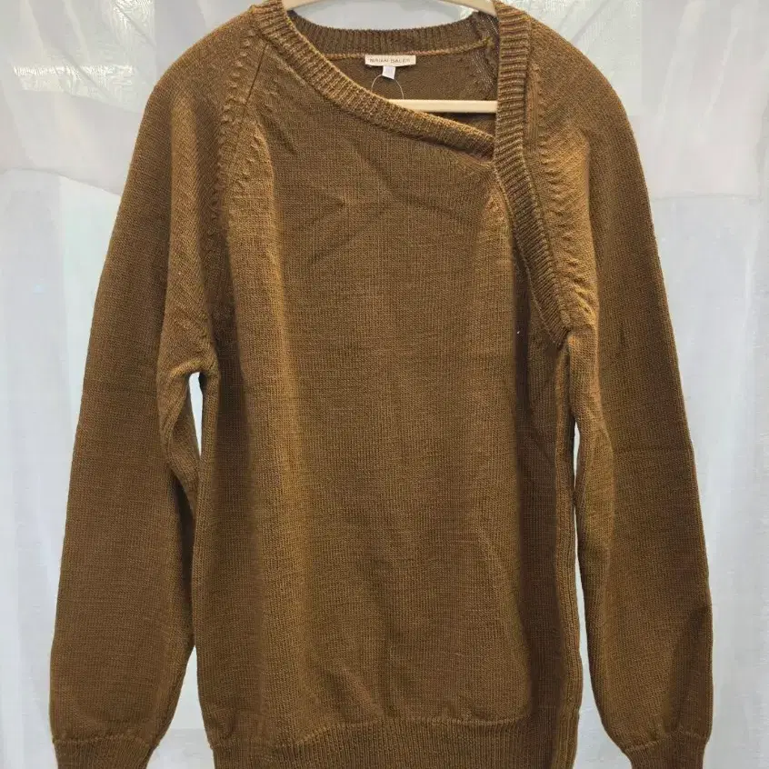 브라이언 데일리스 비대칭 절개 넥라인 니트 스웨터 2XL