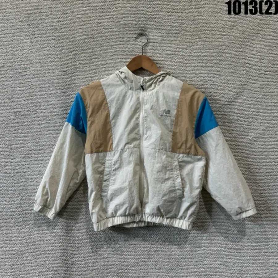 뉴발란스 바람막이 자켓 베이지 블루 140