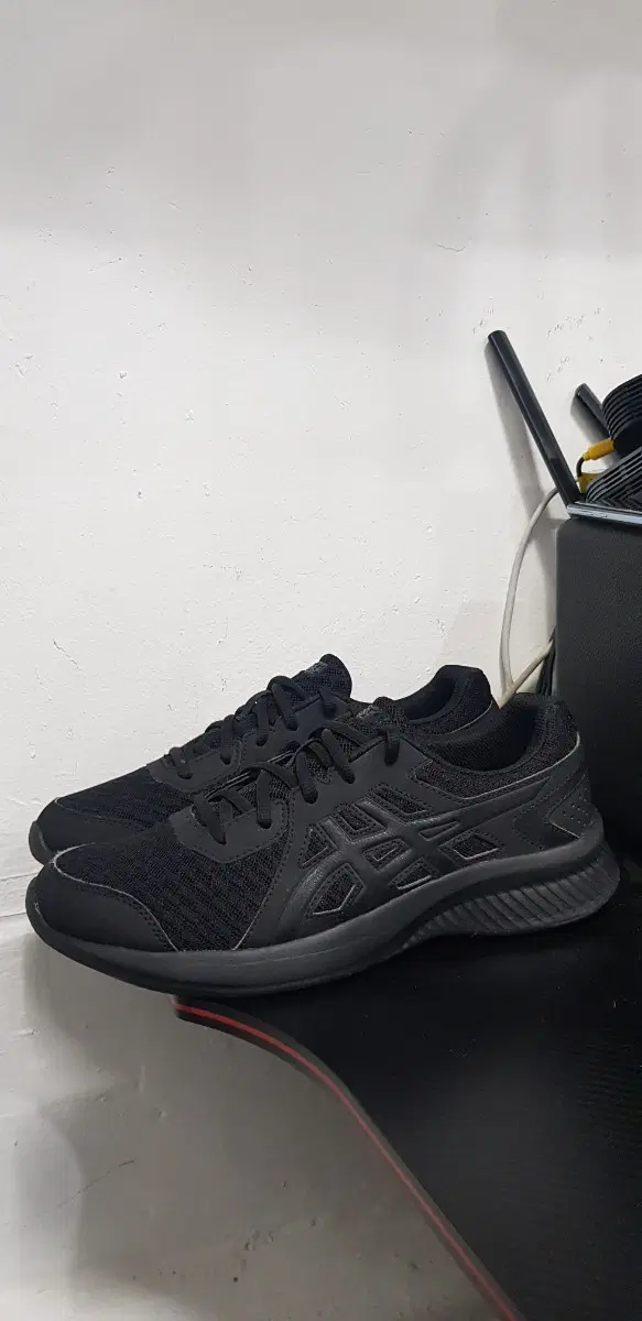 Asics sneakers black 265