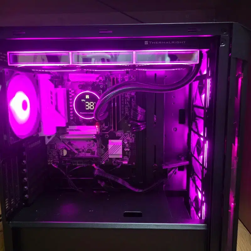AMD 라이젠 9800x3d, 램32기가, ssd 1테라 등 컴퓨터 반본체 판매