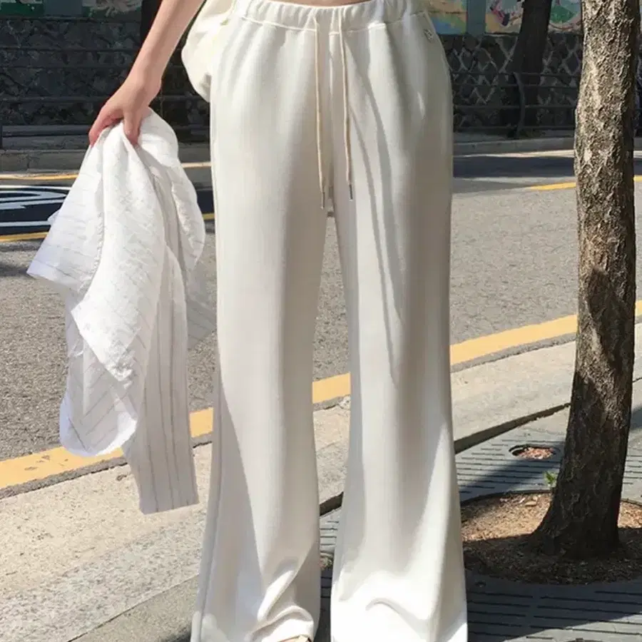 홀리 세미로우 부츠컷 트레이닝팬츠