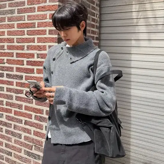 새상품) 미세키서울 맨 하이넥 사이드 버튼 니트 차콜