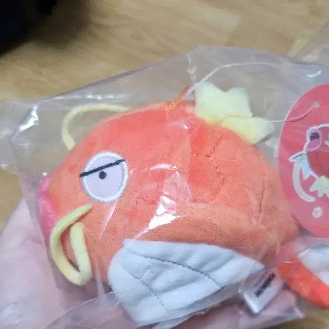정품 포켓몬 화난 표정 잉어킹 인형 키링 13cm