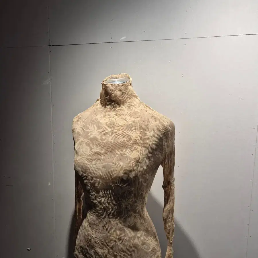 Issey Miyake 이세이미야케 페테 플리츠 하이넥 탑