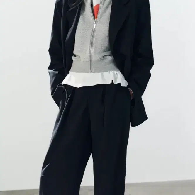 Zara 볼륨 플리츠 팬츠