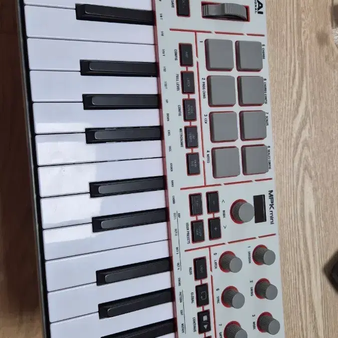AKAI MPK Mini MK4 미디 키보드