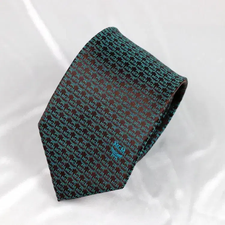 엠씨엠 9cm S등급 레어 남자 명품 넥타이
