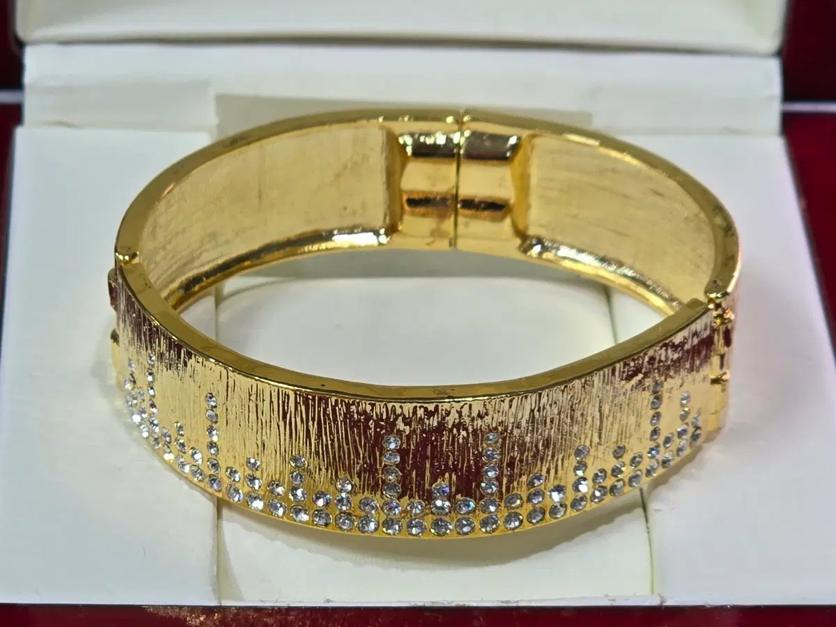 Gold Cubic Bracelet Magnetic Clasp