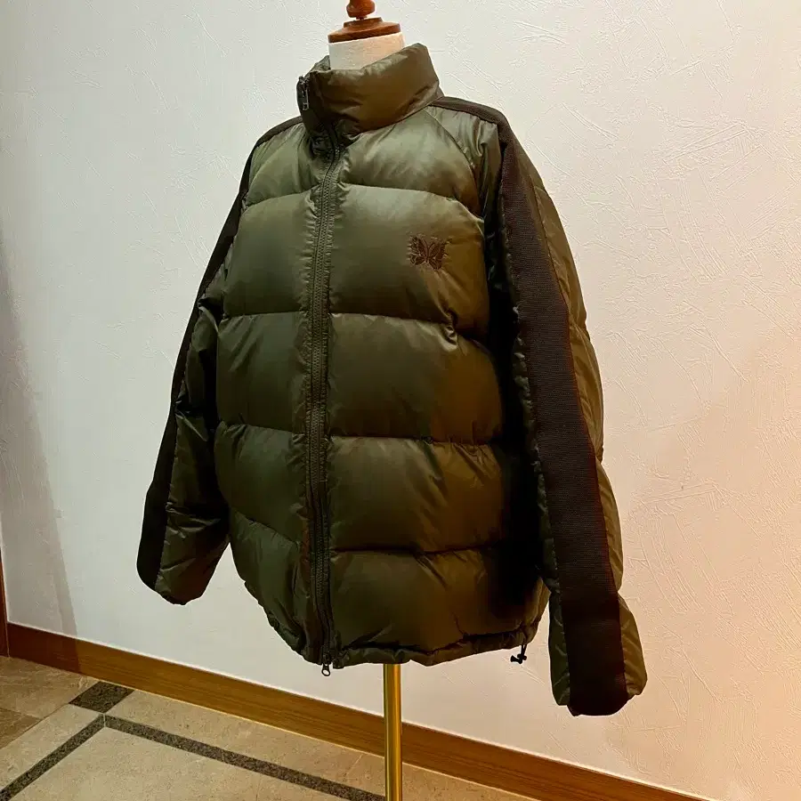 니들스 패딩 점퍼 카키 L