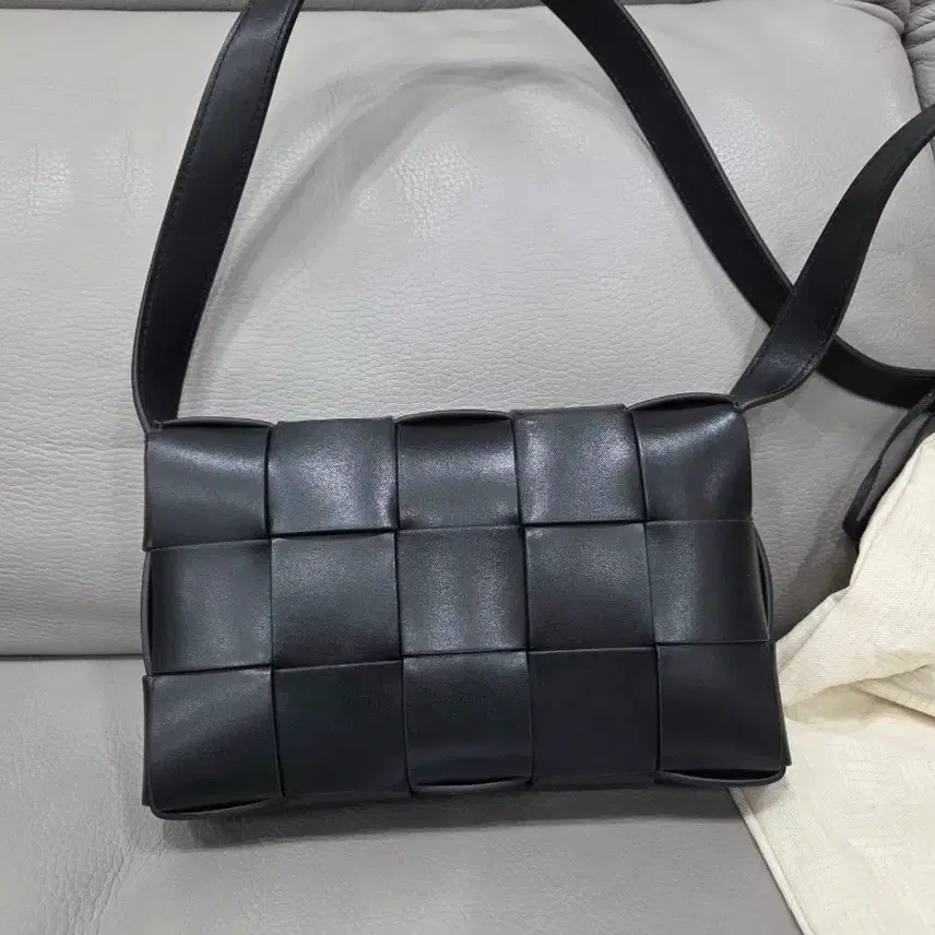 보테가베네타 카세트백 팝니다 사진 2
