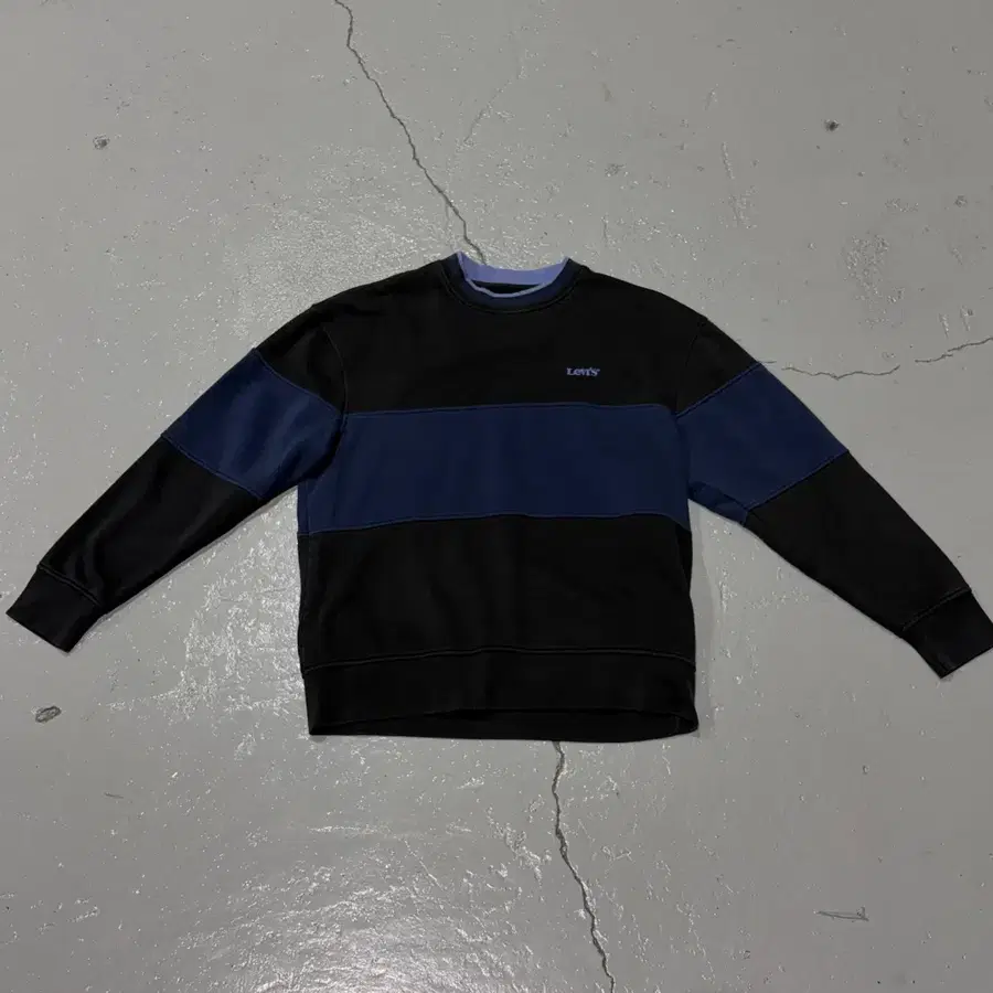 리바이스(Levis) Y2K 빈티지 블랙 블루 크루넥 스웻셔츠