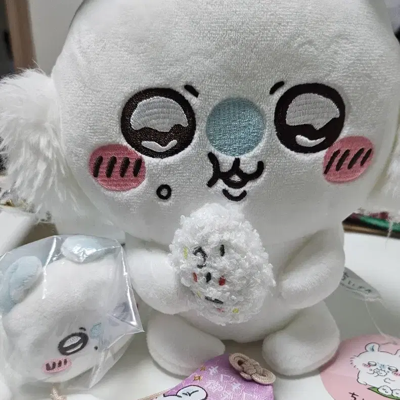 치이카와 모몽가 세트(주먹밥 인형, 엎드린 가챠, 모몽가 부적/오마모리)