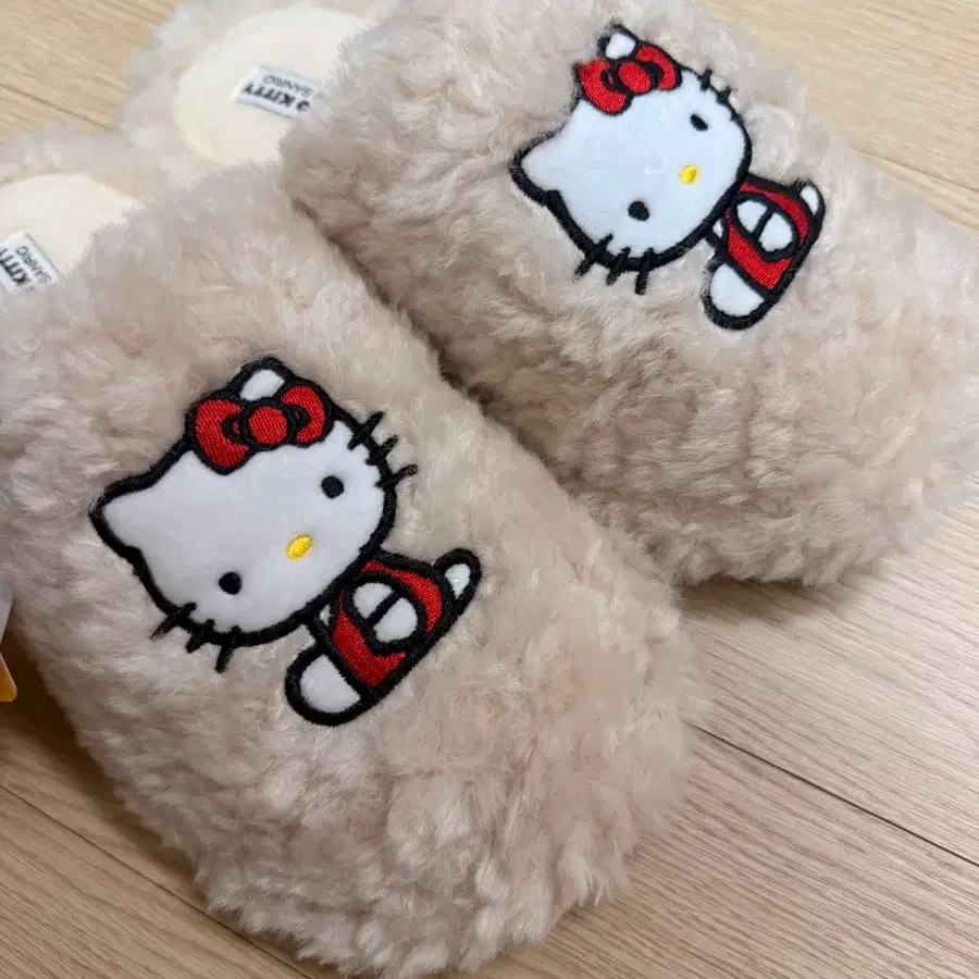 헬로키티 퍼 슬리퍼 베이지