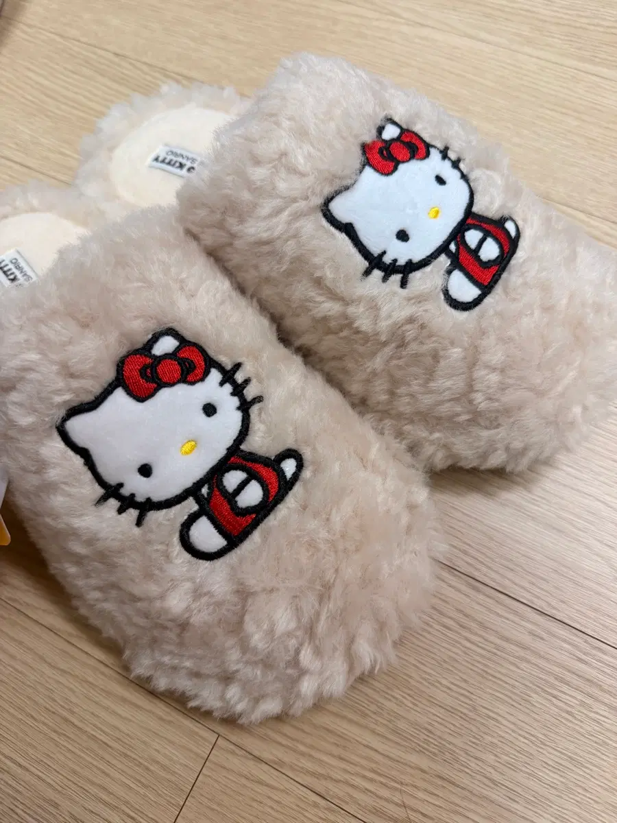 Hello Kitty Fur Slippers Beige