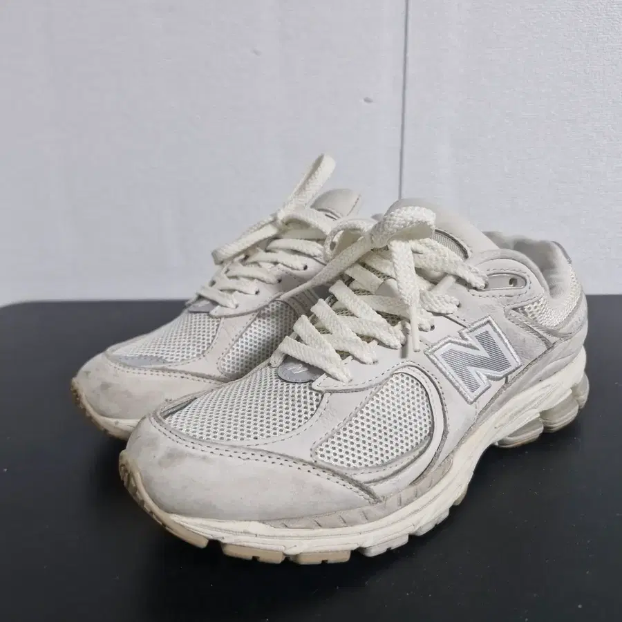 뉴발란스 2002R 아이보리(235)