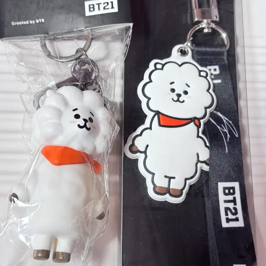 BT21 RJ 피규어 키링 + 스트랩