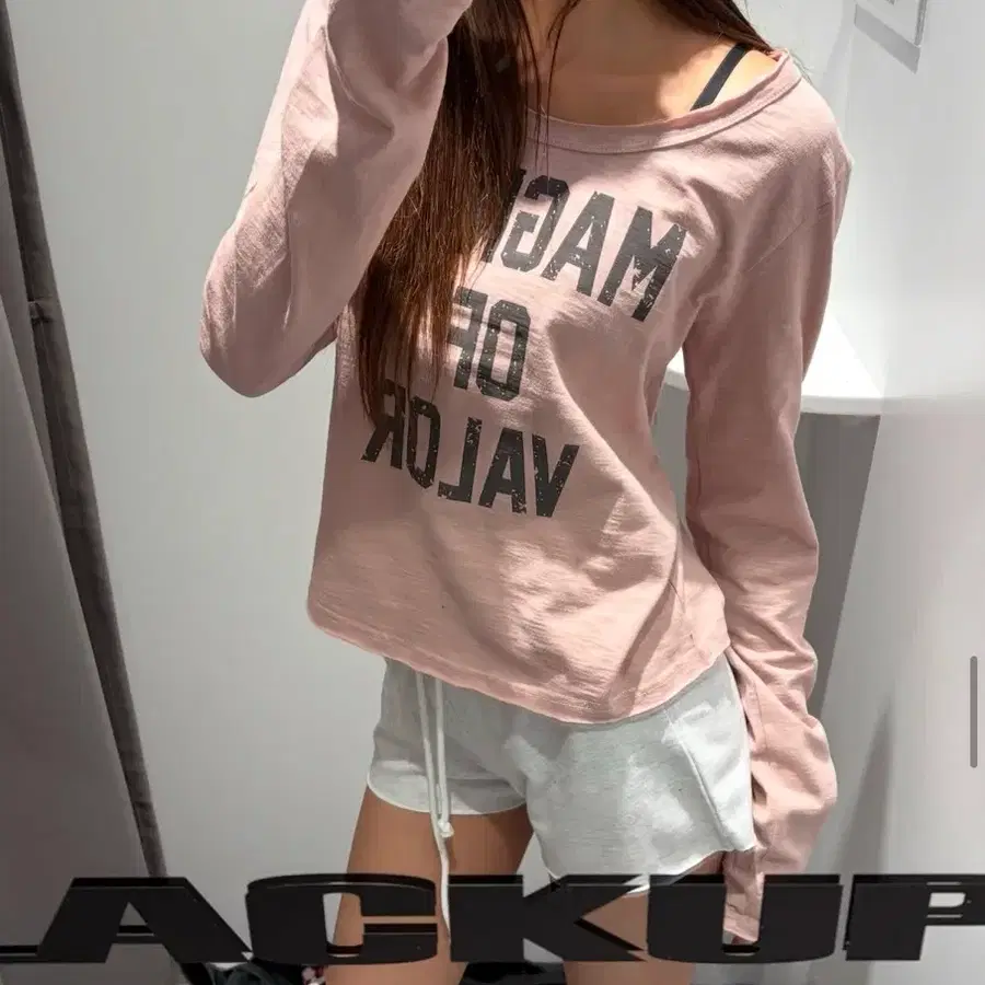 블랙업 노이시 프린팅 긴팔티 M사이즈 팝니다 팝업 한정