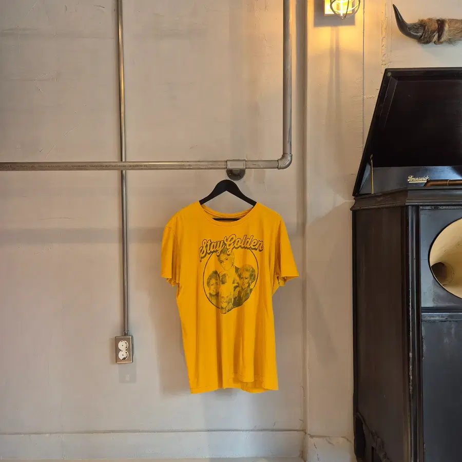 Stay Golden Portrait T-Shirt 스테이 골든 머스타드 티셔츠