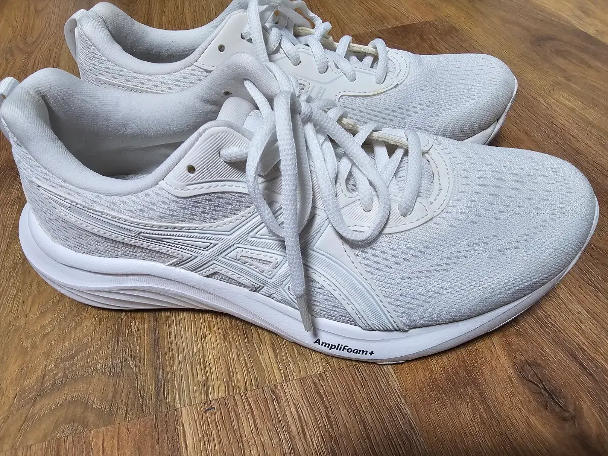 Asics Gel-Contend Wide Women's Sneakers 240 White Running Shoes