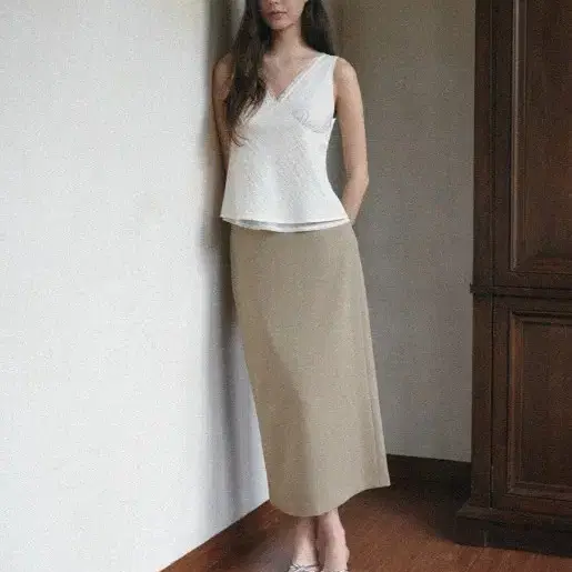 화이트 레이스 뷔스티에 탑 베이지 블랙스커트