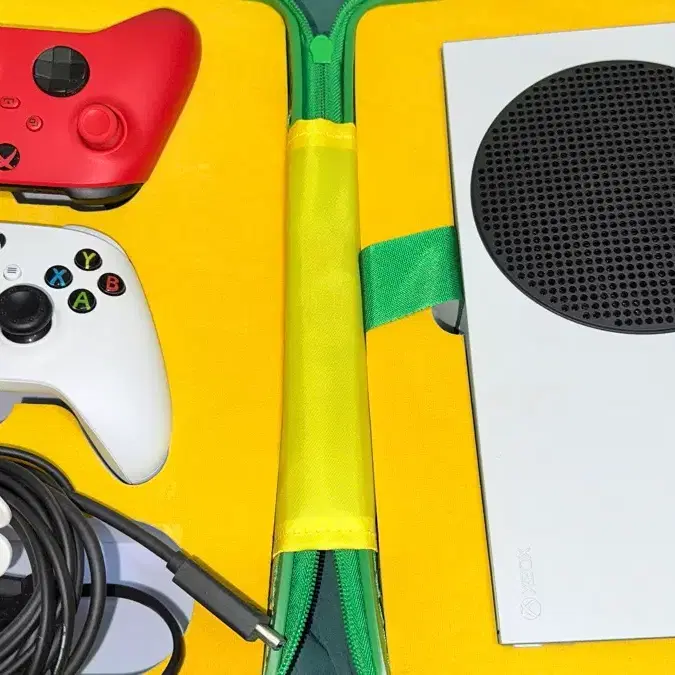 Xbox Series S + 컨트롤러 2개 (위글위글 콜라보)