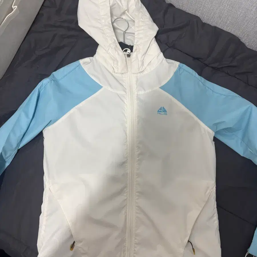 나이키 ACG 바람막이 화이트/블루