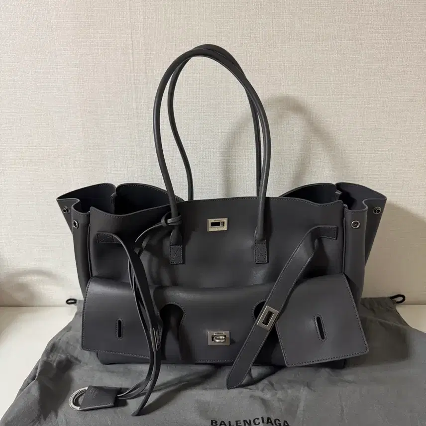 발렌시아가 벨에어 캐리올 미디엄 그레이 사진 2