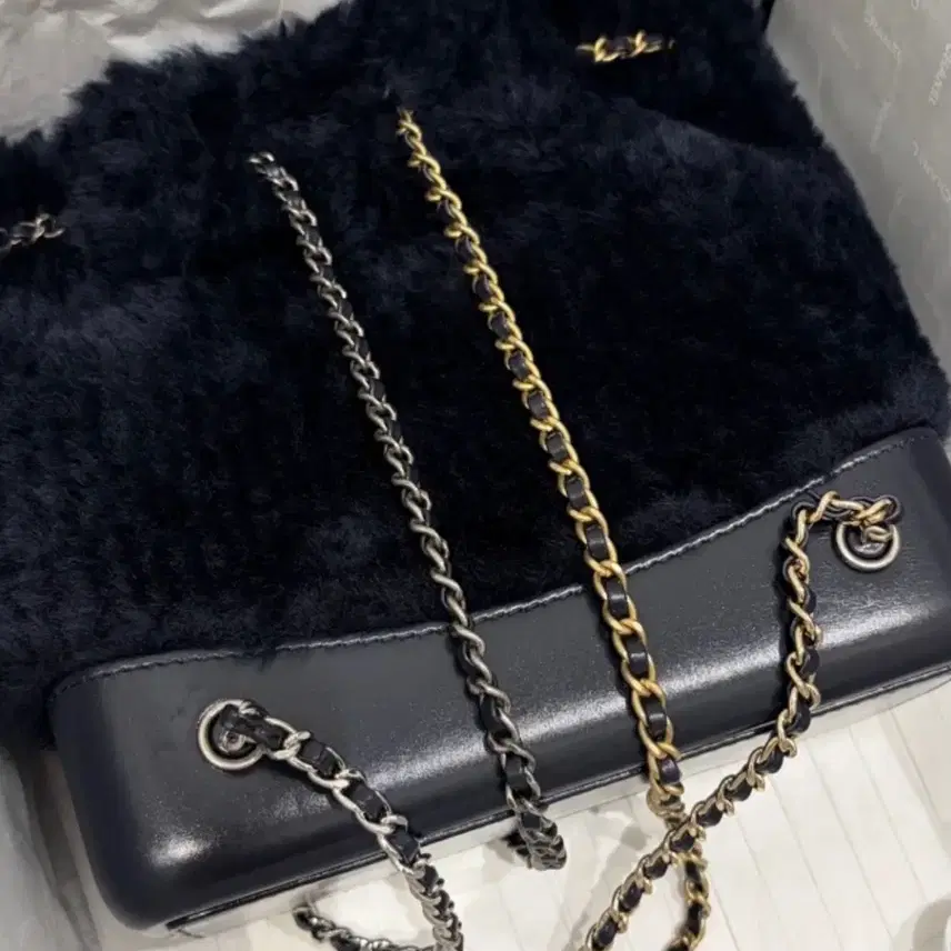 샤넬 CHANEL 가브리엘 시어링 스몰 백팩 NAVY BLUE 사진 5