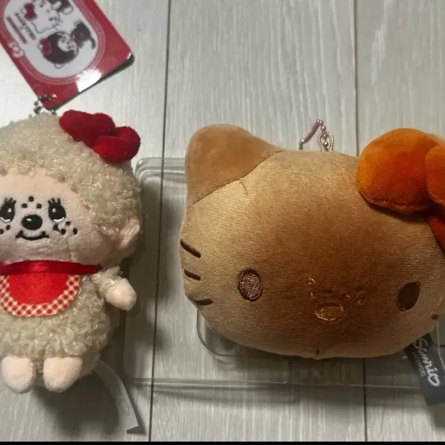 산리오 몬치치 헬로키티 인형키링 + 헬로키티 베이커리 인형 키링