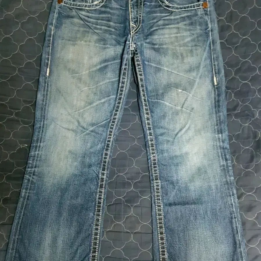 트루릴리젼 00s Y2K 빌리 부츠컷 빅T 레더패치 데님팬츠 (34)