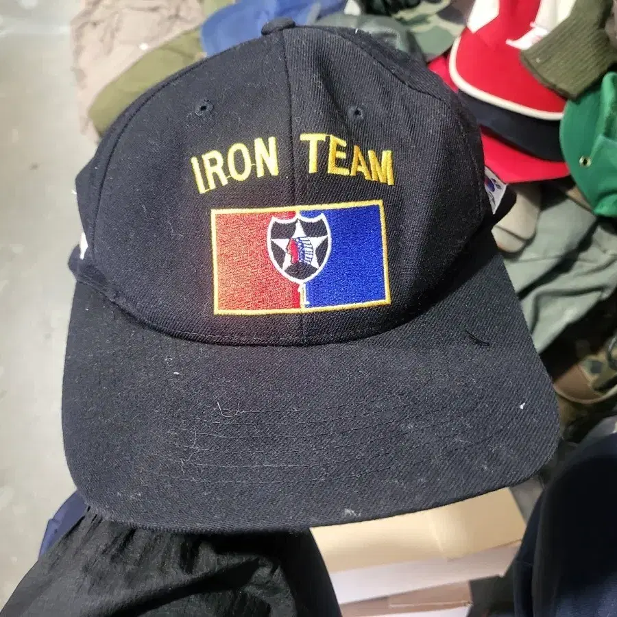 불량 IRON TEAM 블랙 볼캡 모자